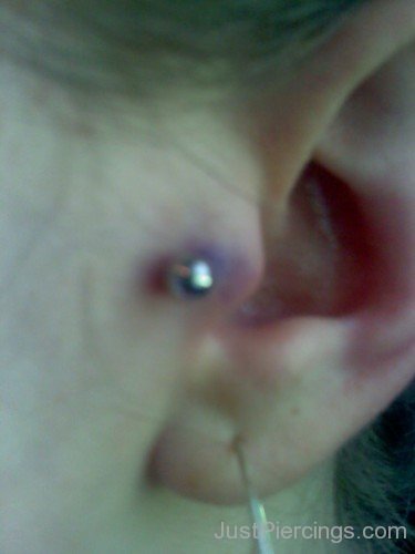 Barbell Tragus Piercing