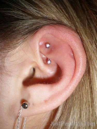 Rook And Lobe Chain Piercing