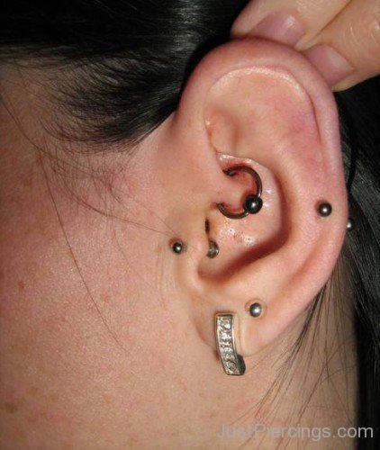 Snug Daith Tragus And Lobe Piercing