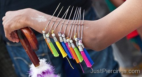 Arm Piercing With Unique Needles-JP12319