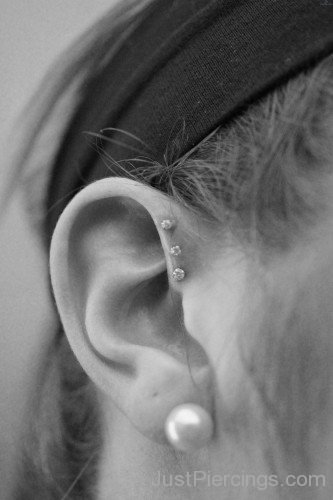 Triple Anti Helix Piercing And Lobe Piercing.-JP12373