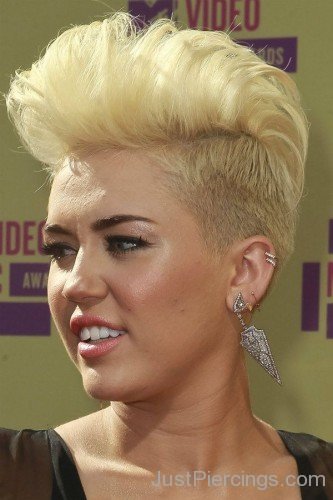 Miley Cyrus Helix Piercing