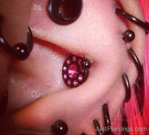 Anti Helix Piercing Closeup-JP1010