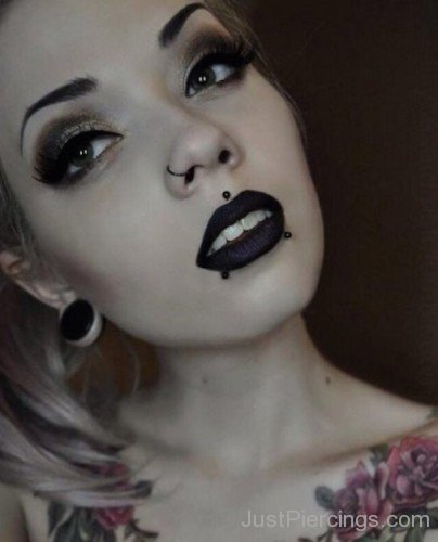 Beautiful Lip Piercing-JP105