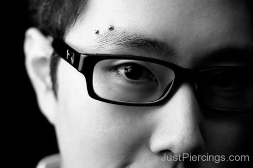 Horizontal Eyebrow Piercing-JP1040