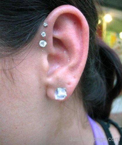 Lobe and Anti Helix Piercing Image-JP131