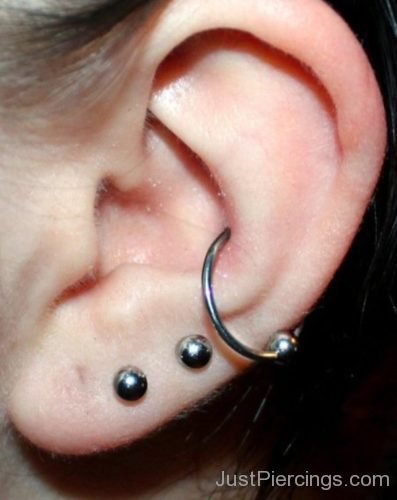 Inner Conch Piercing 2-JP1120