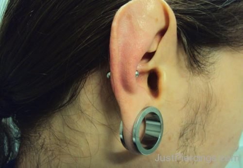 Inner Conch Piercing And Lobe Stretching-JP1132