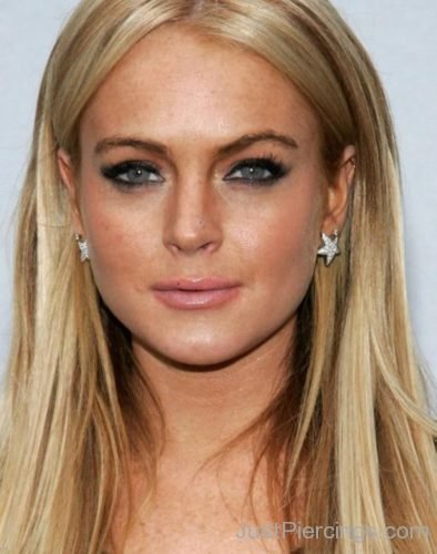 Lindsay Lohan Lobe And Cartilage Piercing-JP131