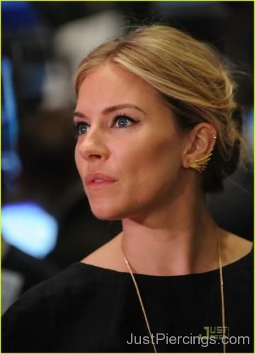 Sienna Miller Cartilage Piercing-JP154