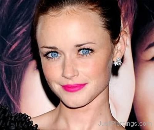 Blue Eyes Alexis Bledel Ear Piercing-JP1049