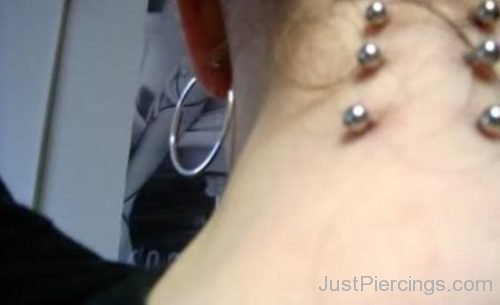 Close-Up Neck And Lobe Piercing-JP1032