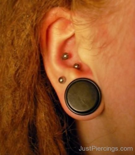 Conch Piercing And Lobe Stretching-JP1047