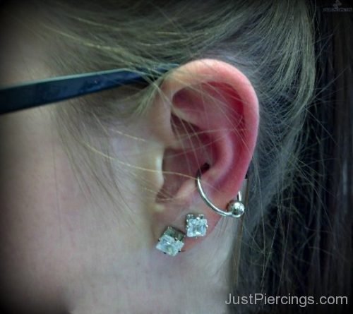 Conch Piercing With Ball Closure Ring 22-JP1089