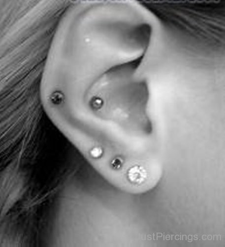 Conch piercing And Lobe Piercing For Girls-JP1063