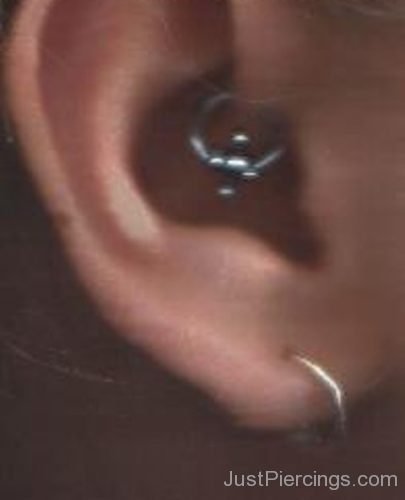 Daith Ear Piercing And Lobe Piercing WIth Gold Ring-JP1089