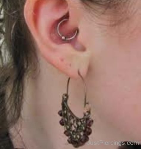 Daith Piercing And Lobe Piercing For Girls-JP1115