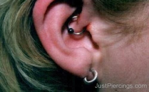 Daith Piercing And Lobe Piercing For Young Female-JP1117