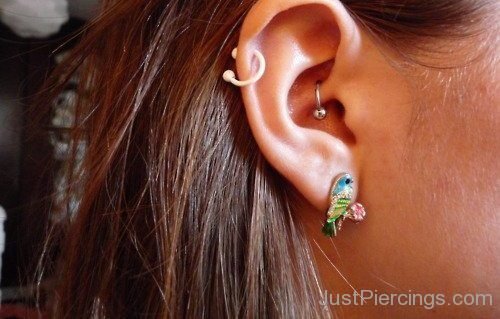 Daith Piercing And Lobe Piercing For Young Ladies-JP1118