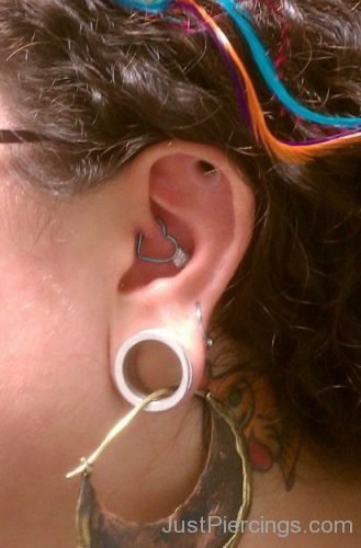 Daith Piercing And Lobe Stretching For Ladies-JP1139