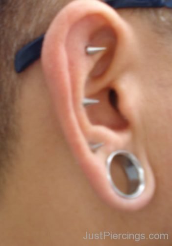 Lobe Stretching And Spike Studs Ear Piercing-JP1082