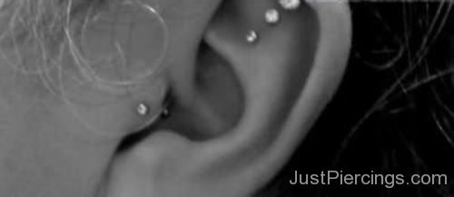 Tragus And Scapha Ear Piercing-JP152