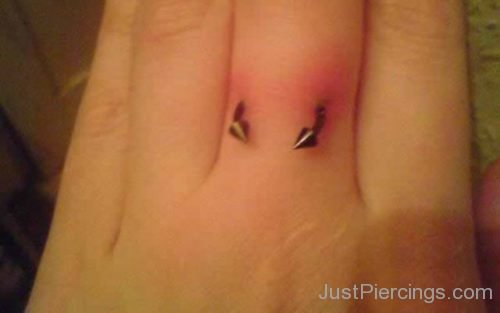 Fingers Piercing With Cone Barbell-JP1154